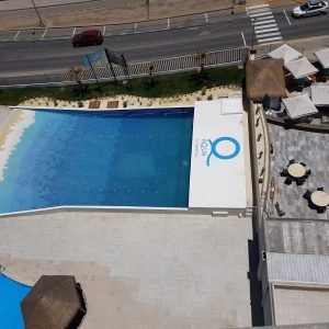 piscina-con-olas-arriba.jpg